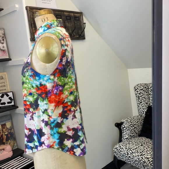 Parker Silk Watercolor Floral sleeveless Blouse. One of a kind - Picture 3 of 13